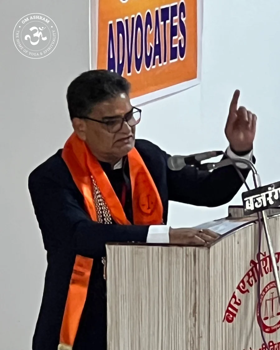 P.M. Joshi speaking at the All Rajasthan Advocate Federation conference in Jadan.